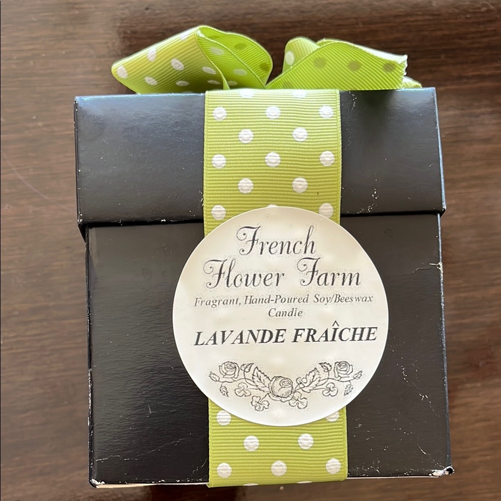 Black and Green Candle Holder with Elegant Accents